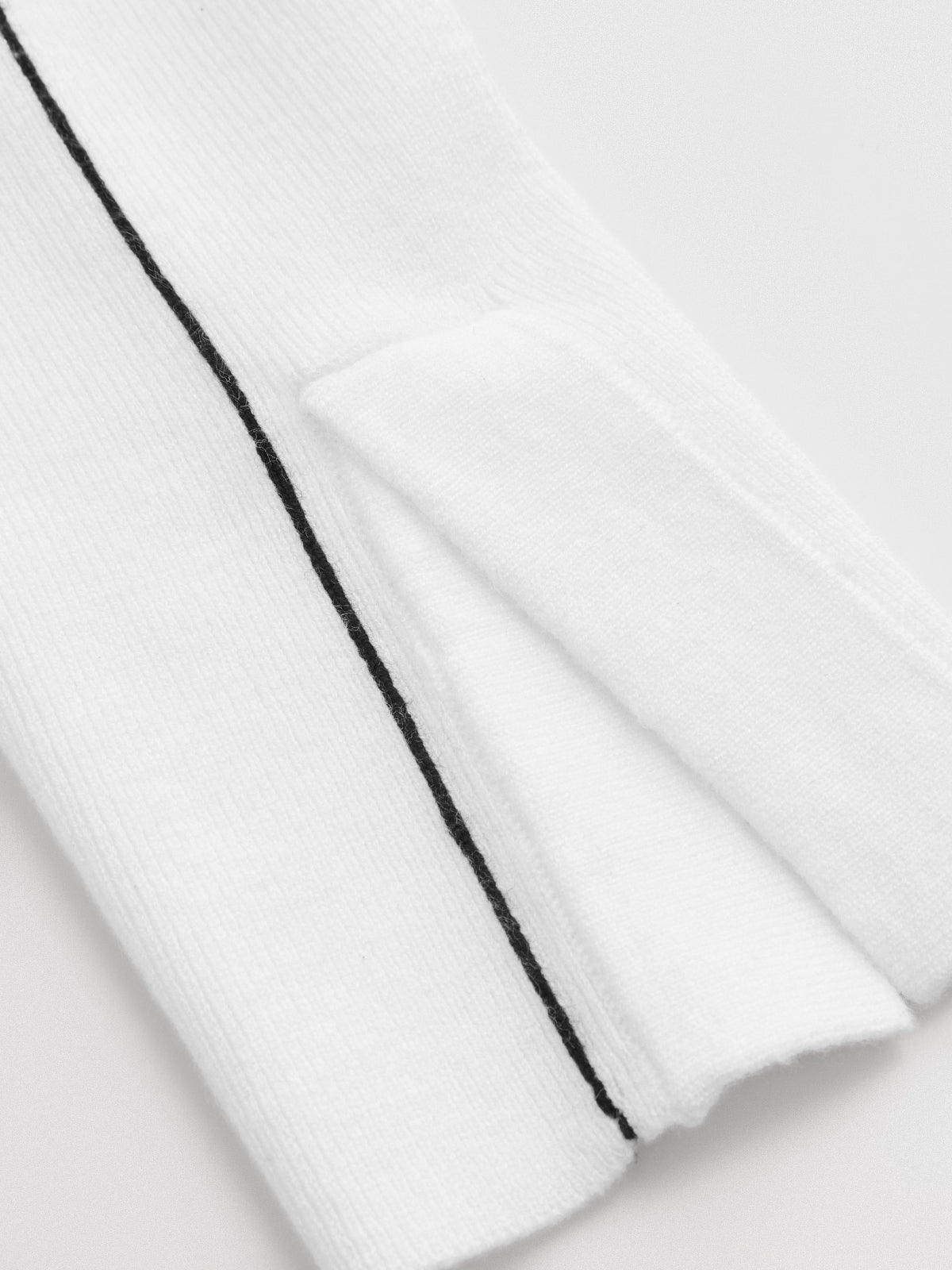 Contrast Piping Turtleneck Sweater